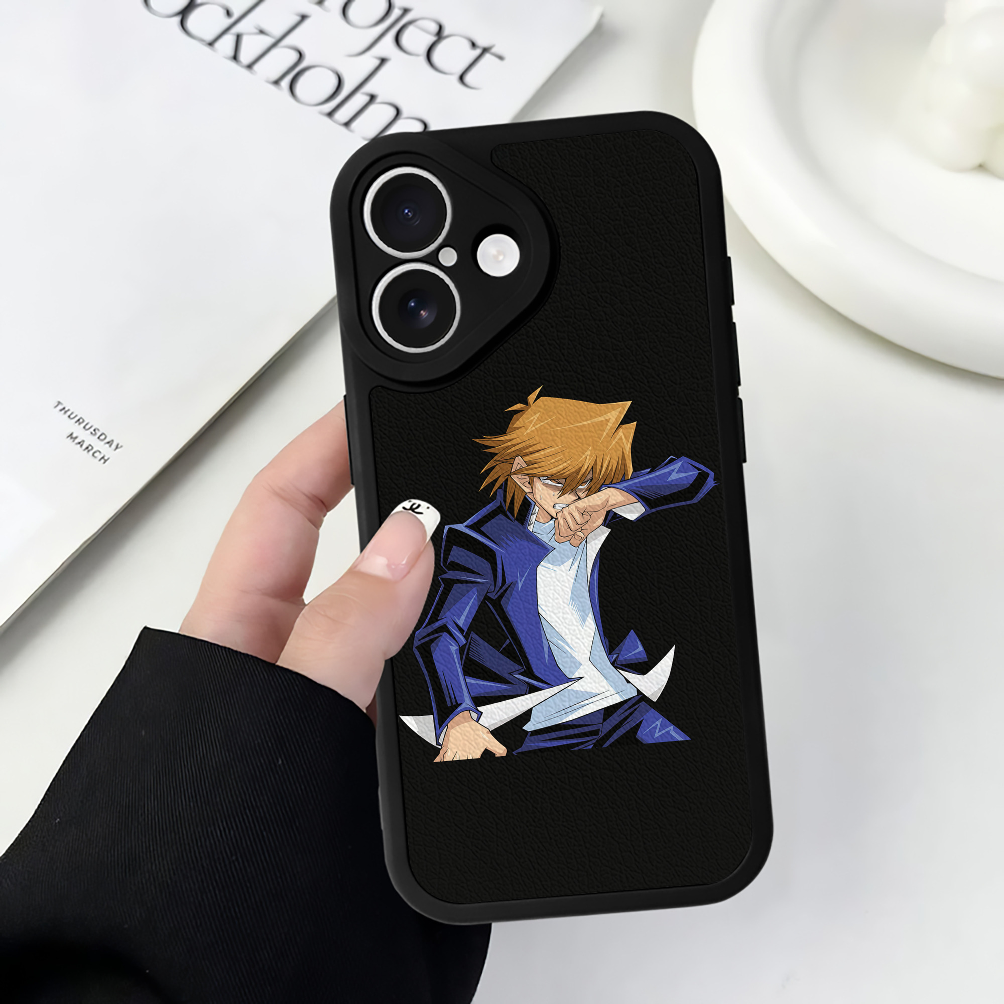 （画像用） 遊☆戯☆王 Yu-Gi-Oh! 【iPhone 16シリーズ対応】シリコンスマホケース（レザー調） 材質：シリコン
